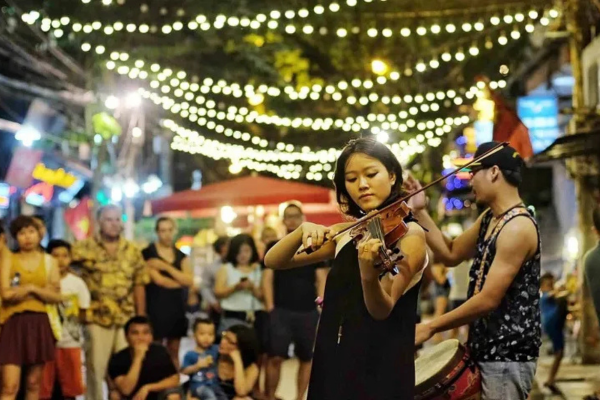 source: izitour (enjoy nightlife - things to do in Hanoi)