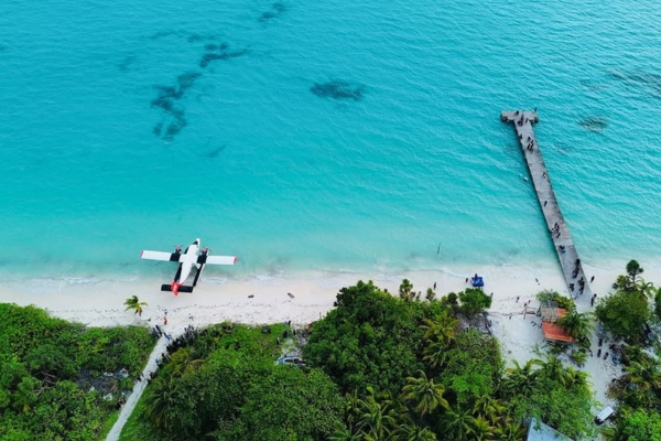 A seaplane on Kelaa beach. (photo: collected)