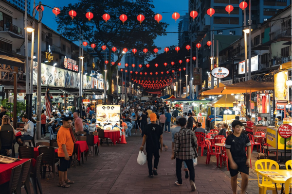 Jalan Alor is a fantastic place to visit for nightlife shopping in Kuala Lumpur.