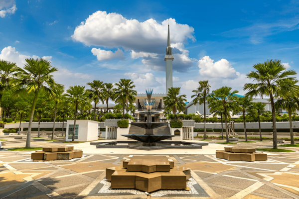 The National Mosque of Malaysia is a popular tourist spot of Kuala Lumpur.