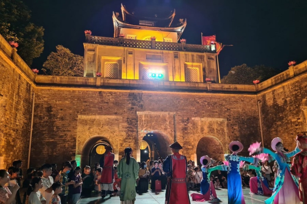 source: vinwonders (imperial citadel of thang long - things to do in Hanoi)