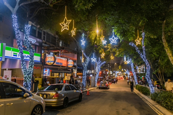 Changkat Bukit Bintang is an ideal place to visit to enjoy nightlife in Kuala Lumpur.