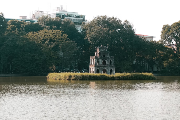 (Stroll around Hoan Kiem Lake - Things to do in Hanoi)