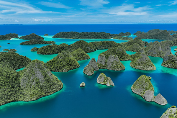 Turqoise water at Raja Ampat Islands.