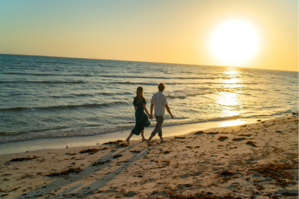 A young couple in Saudi Arabia's beach.