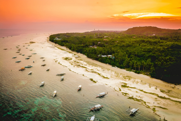 Colourful sky at a beach in Panglao before dusk.
