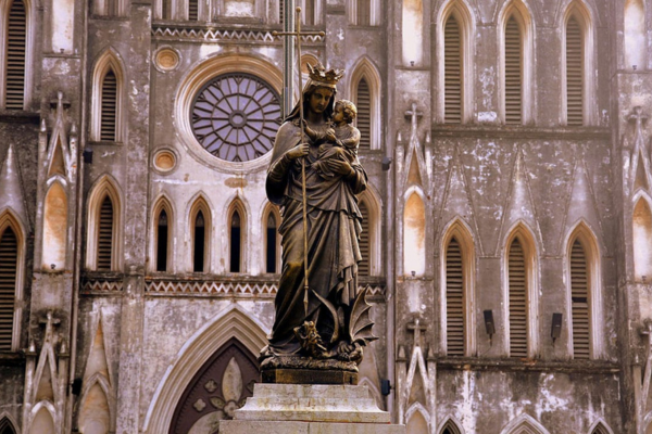 source: chaohanoi (St. Joseph's Cathedral - things to do in Hanoi)